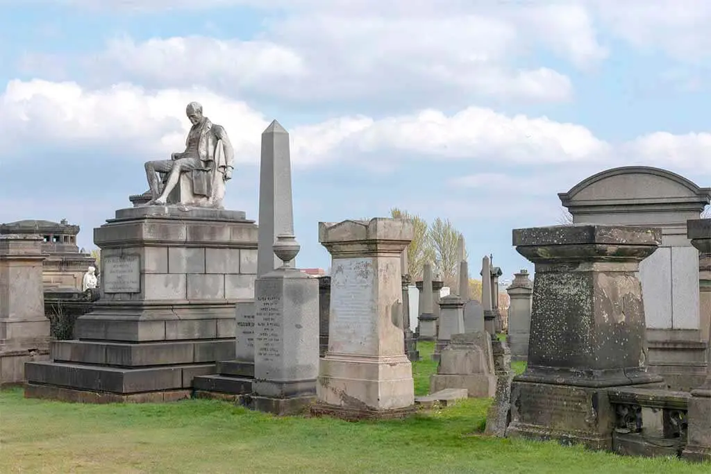 Explore The Necropolis (Glasgow's VIctorian Era Garden Cemetery)