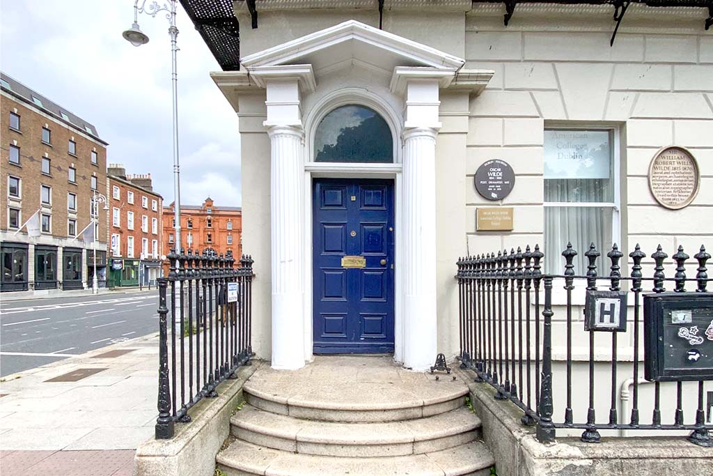 A Mindful Photo Walk of Dublin's Doors